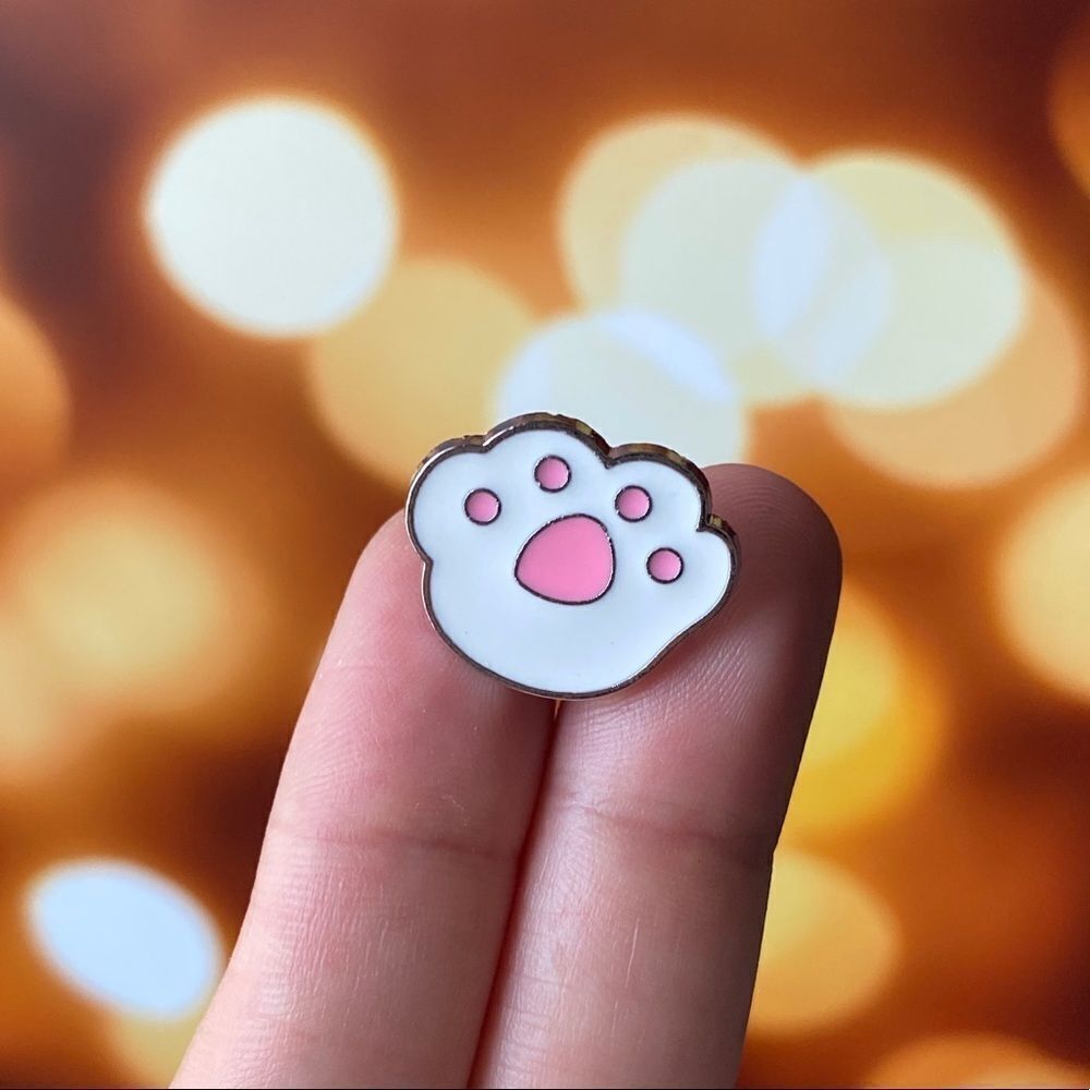 White Kitty Paw Enamel Pin/ Brooch